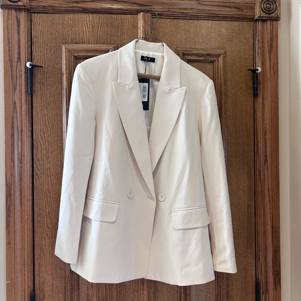 NWT Oversized Boyfriend Elegant Cream Blazer so cute!! Size small